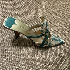 Just The Right Shoe- 2002 Evening Emerald # 25175 By Raine